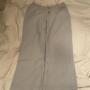 Ladies banana republic seersucker pants, size 6 straight leg